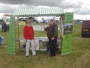 IPP John Morton talks to a visitor